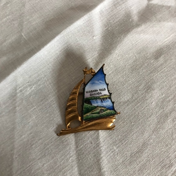 Vintage Jewelry - Vtg Niagara Falls Souvenir Brooch